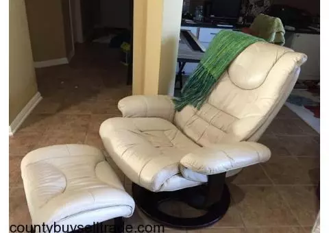 Contemporary leather recliner